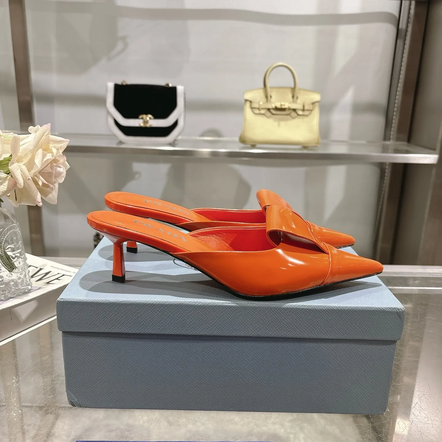 👟👟Ex-factory price 540👟👟 High version ex-factory PRADA* Prada 25ss spring and summer new Mary Jane pointed-toe high-heeled shoes fashion shoes. Purchased from the original version and developed 1:1, perfect details, comfortable on the feet, can be matched with beautiful spring and summer clothes, exquisite and durable 🤩 ✔Upper: original open-edge beaded cowhide ✔Inner: sheepskin ✔Outsole: Italian genuine leather outsole ✔Heel height: 5.5cm, 7.5cm ✔Number of yards: 35-40 (41 customized, non-refundable) ✔Packaging: Original full set of packaging
